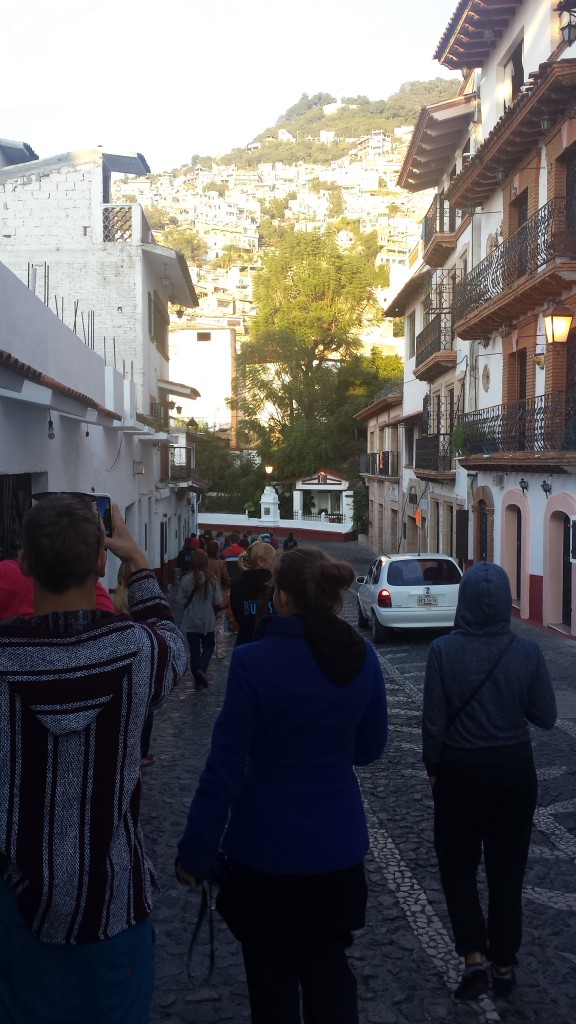 Sudraba pilsēta Taxco rīta saulē